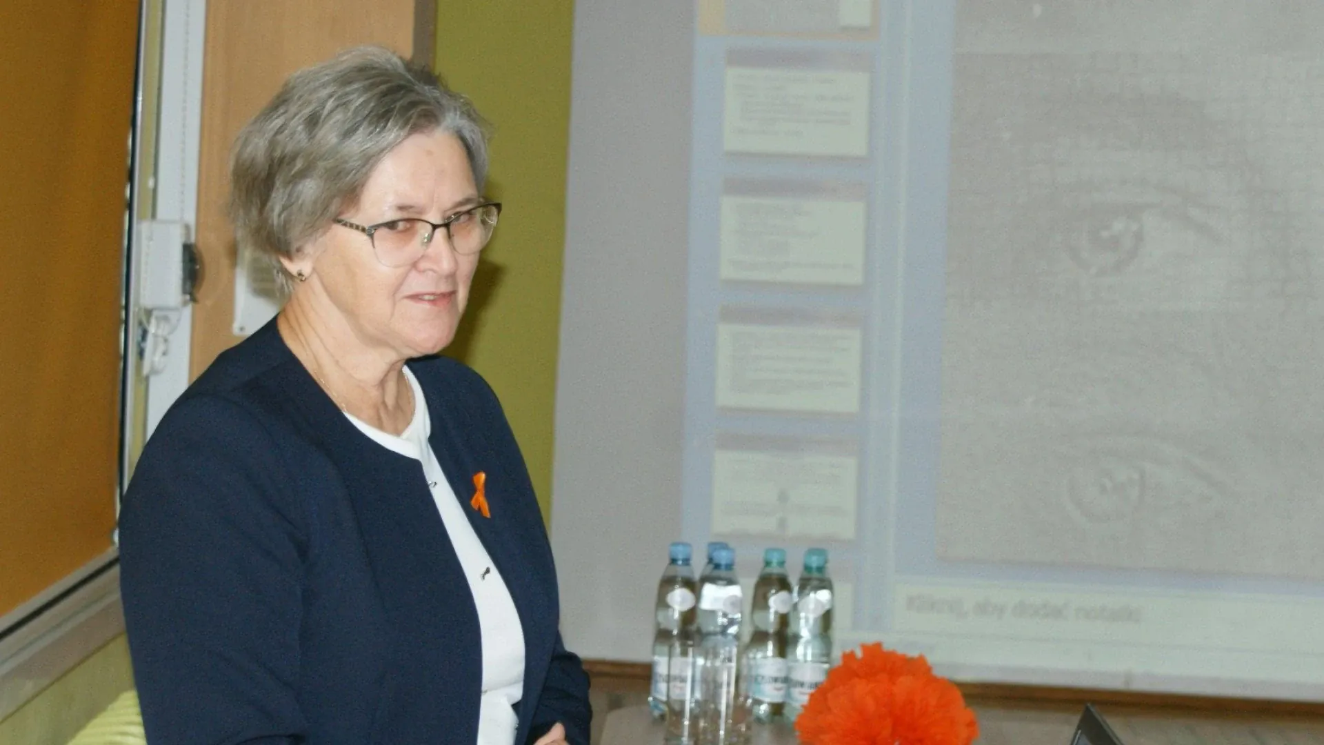 Trzecia prelekcja, przedstawiona przez dr n. med. A. Graczyk, dotyczyła zaspokojenia potrzeby bezpieczeństwa pacjentów, pod tytułem: