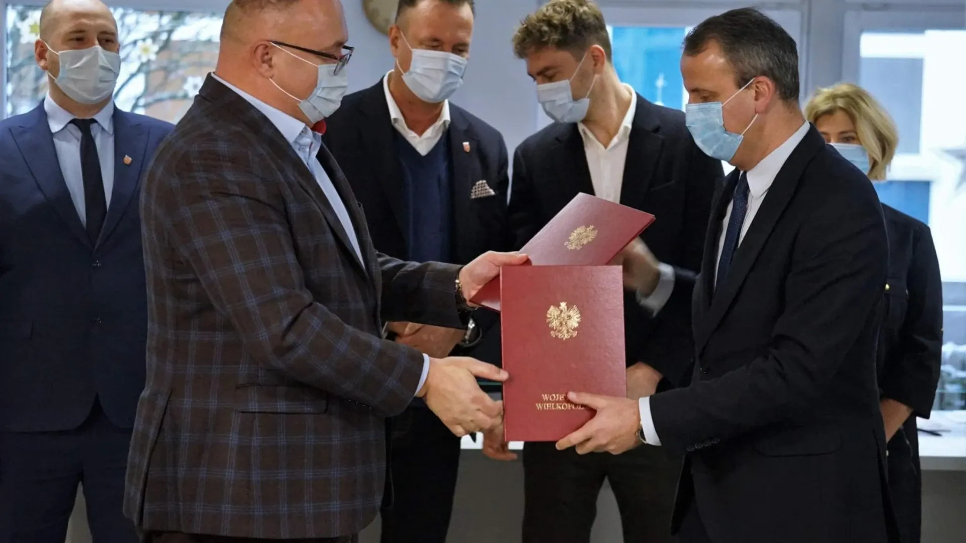 Mowa o bardzo nowoczesnym sprzęcie medycznym, który przede wszystkim pozwoli znacznie zwiększyć liczbę wykonywanych zabiegów laparoskopowych, skróci czas pobytu chorych na oddziałach czy zmniejszy zużycie leków.