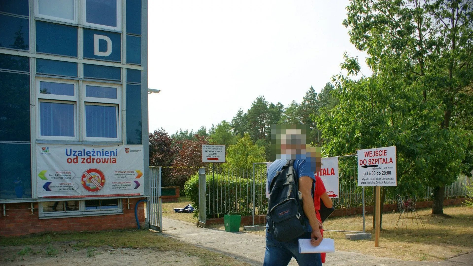 Przypominamy, że na czas remontów wejście do szpitala odbywa się z boku budynku.