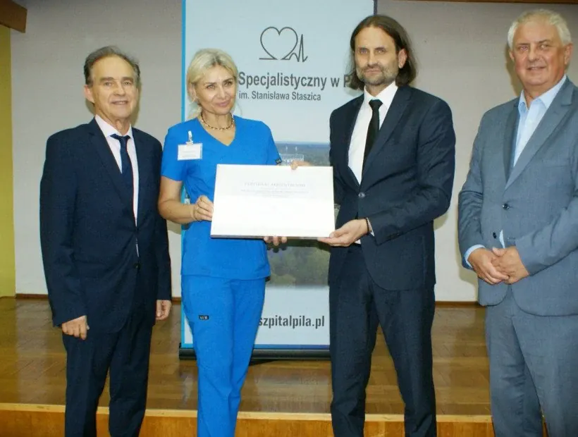 Wojciech Szafrański - dyrektor Szpitala, Ewa Jaskółka - pełnomocnik dyrektora ds. Jakości Ewa Jaskółka, Piotr Bromber - wiceminister zdrowia, Grzegorz Piechowiak - sekretarz stanu w Ministerstwie Rozwoju i Technologii.
