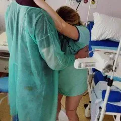 Oddział prowadzi pełną opiekę nad kobietą ciężarną, rodzącą i położnicą oraz pacjentkami ze schorzeniami ginekologicznymi.