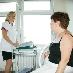 Dział Fizjoterapii prowadzi rehabilitację przeznaczoną dla pacjentów oddziałów szpitalnych ze szczególnym uwzględnieniem Oddziału Neurologicznego, Oddziału Ortopedii i Traumatologii Narządu Ruchu, oraz Oddziału Reumatologicznego.