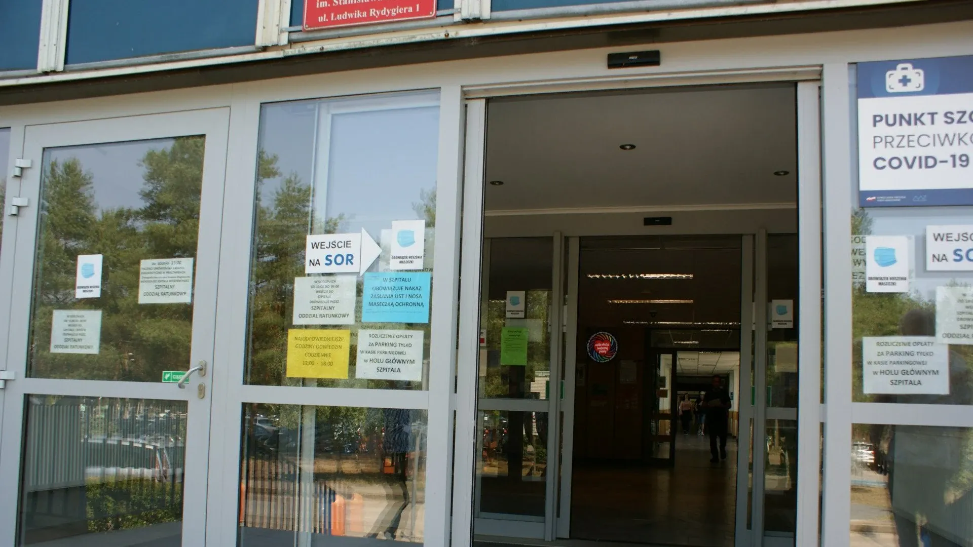 Przypominamy o obowiązku noszenia maseczek.