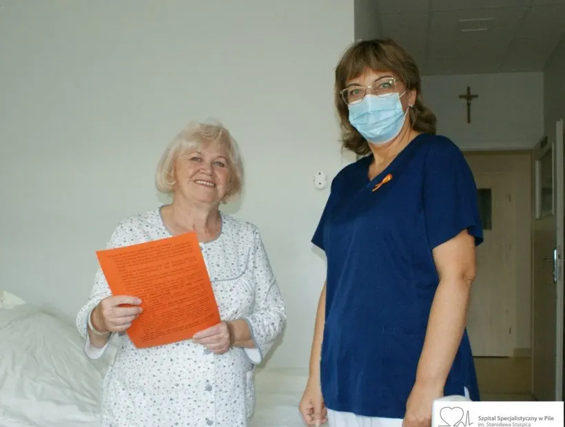 Beata Januszkiewicz - pielęgniarka oddziałowa O. Nefrologii i Ch. Wewn. ze St. Dializ  Beata Januszkiewicz w towrzystwie Pacjentki