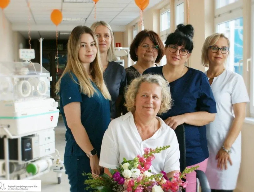 Pani Elżbieta pracę w oddziale noworodkowym Szpitala Specjalistycznego w Pile im. Stanisława Staszica (ówczesnym Szpitalu Wojewódzkim) rozpoczęła w 1981 roku.