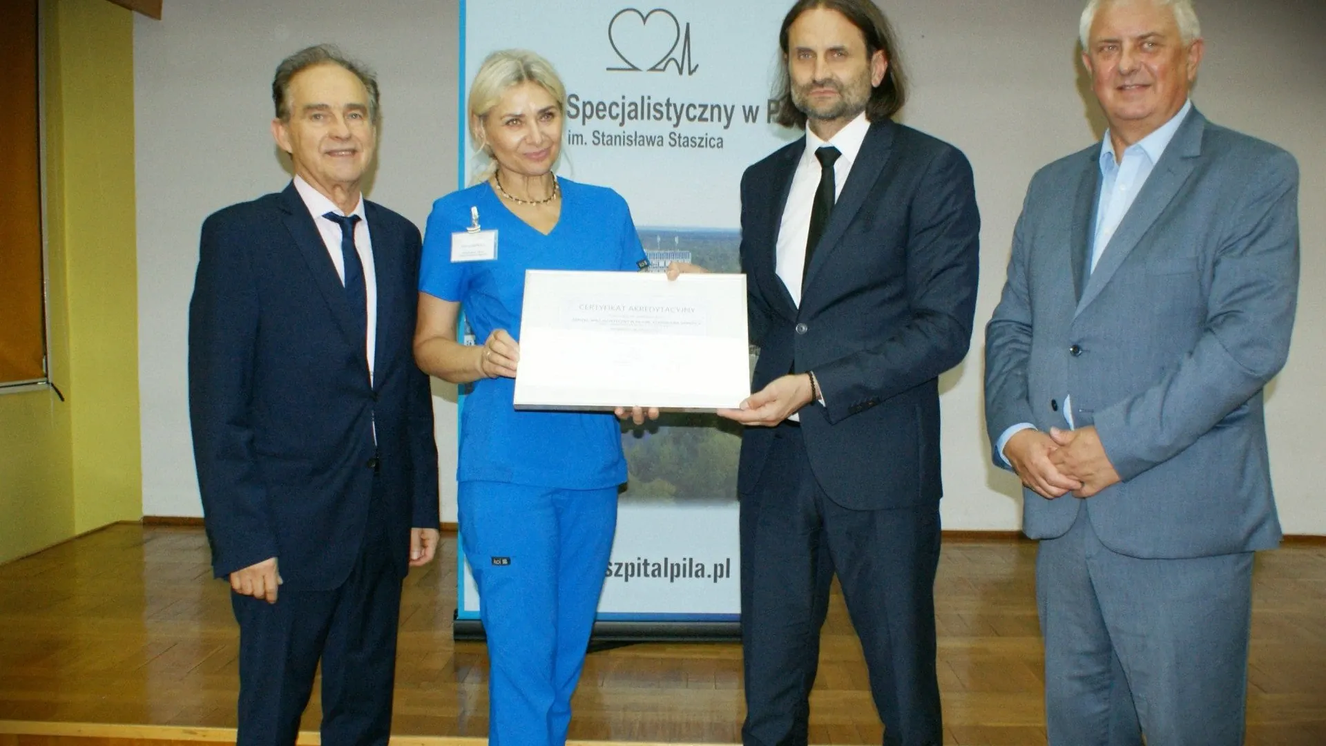 Wojciech Szafrański - dyrektor Szpitala, Ewa Jaskółka - pełnomocnik dyrektora ds. Jakości Ewa Jaskółka, Piotr Bromber - wiceminister zdrowia, Grzegorz Piechowiak - sekretarz stanu w Ministerstwie Rozwoju i Technologii.