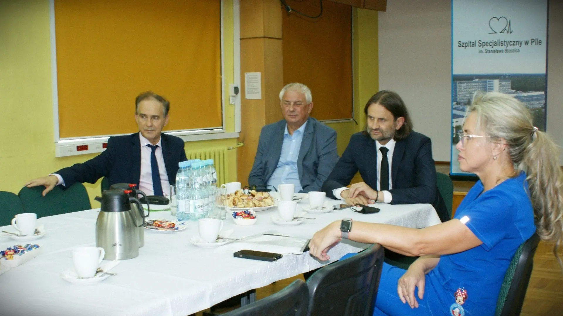 Wojciech Szafrański - dyrektor Szpitala, Piotr Bromber - wiceminister zdrowia, Grzegorz Piechowiak - sekretarz stanu w Ministerstwie Rozwoju i Technologii, Alina Wasilewska - p.o. Naczelna Pielęgniarka.