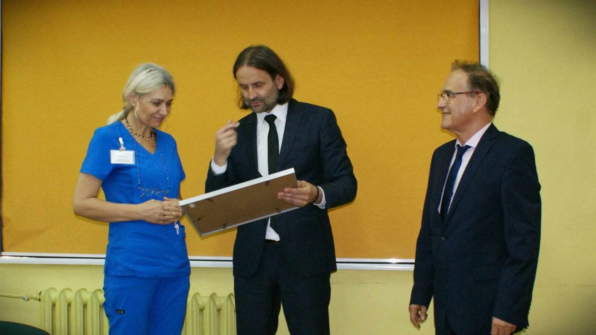 Wiceminister zdrowia Piotr Bromber podziękował personelowi szpitala  za ich trud włożony w przygotowania do audytu i pozytywne przejście procedury akredytacyjnej.